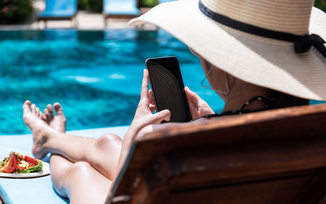 HELP CLIENTS EAT BETTER ON VACATION—IN 15 MINUTES A DAY: